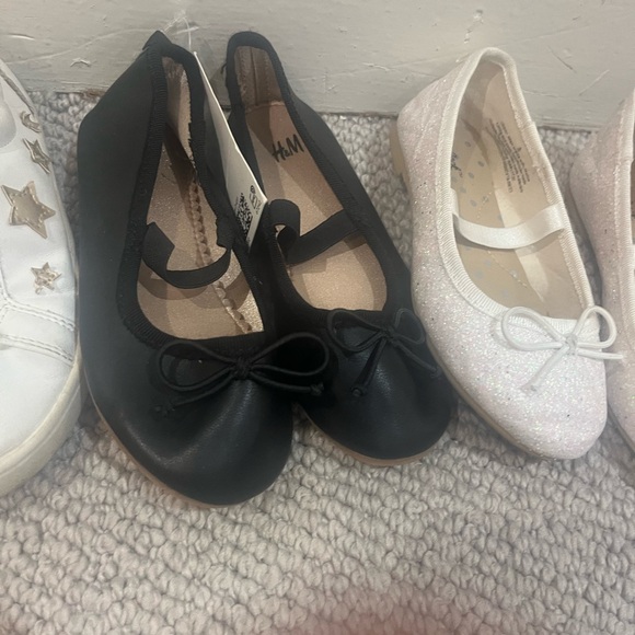 4 pairs of shoes H&M and Gap size 9 - Picture 2 of 5